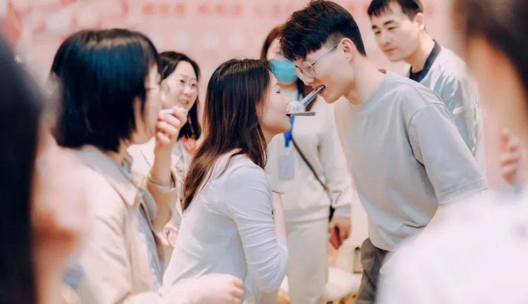 他被TVB侮辱性开出年薪2000元,被迫辞职,如今戏约不断有望翻红
